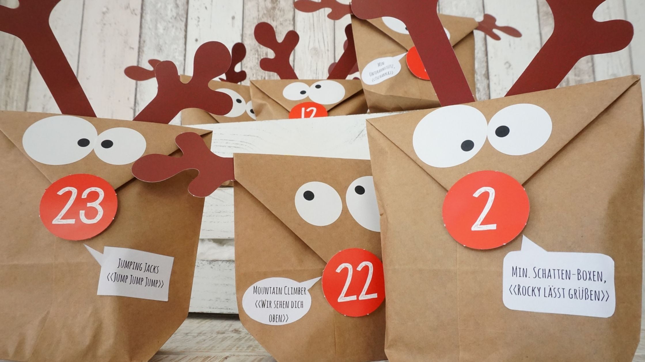 Adventskalender aus Packpapiertüten als lustige Rentiere mit Sportübungen – kreative Idee für einen gesunden Advent